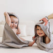 Charger l'image dans la galerie, Perlimpinpin - Serviette à capuchon pour bébé - Pandas Rouge