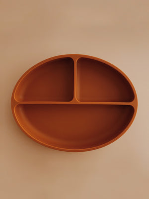 Assiette compartimenté en silicone avec ventouse à la base - Pois & Moi - Caramelo